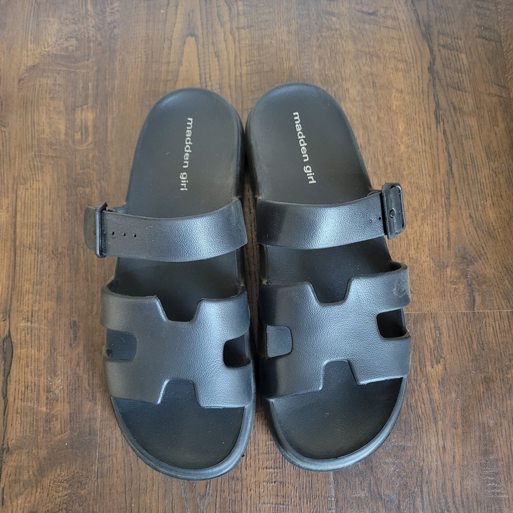Two Pairs of Sandals - Picture 5 of 7